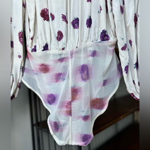Intimately Free People “Poppy” Print long sleeve ruffle body suit in cream 🌸 - Picture 6 of 12